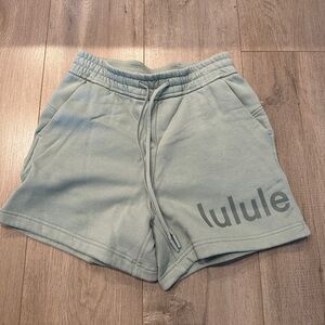 lululemon Loungeful HR Short 4” *Graphic